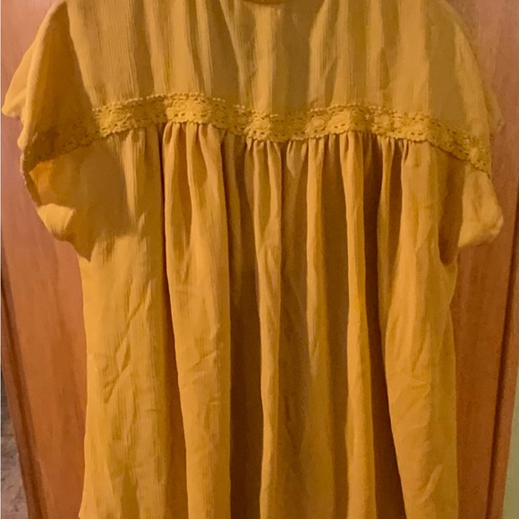 🌸🌸 Elegant Mustard Lace Blouse - Picture 3 of 3